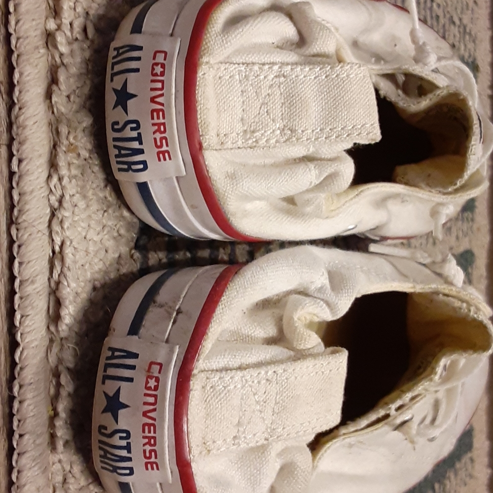 Converse - Picture 2 of 3